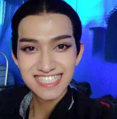 明星网红丑恶嘴脸照片
