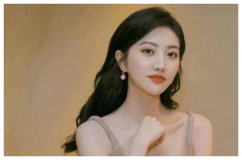 媒体不要再捧明星网红,回归理性娱乐观