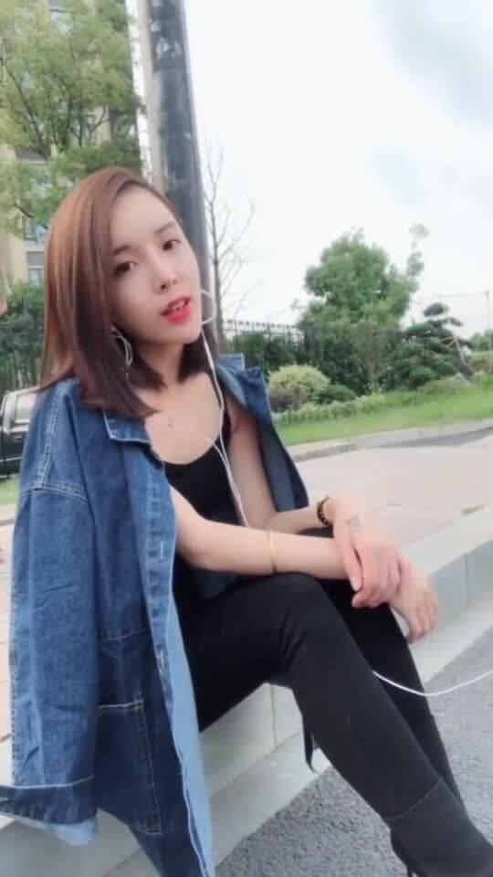 明星网红小姐姐的歌曲,旋律动人，青春活力满满