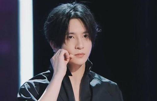 男明星网红佳伟简介,从男明星到网红的华丽蜕变