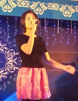 明星网红现场唱歌叫什么,明星网红现场献唱瞬间