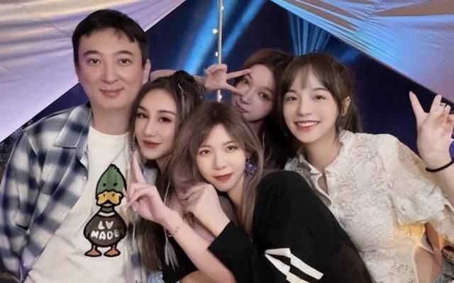 五一今日吃瓜留法姐妹小分队,留法姐妹小分队欢乐集结